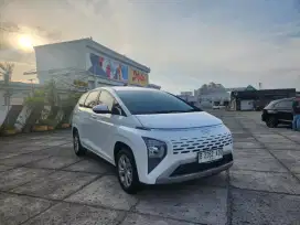 Hyundai Stargazer Trend 2022 Captain seat low km like new