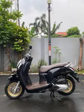 Scoopy 2021 warna hitam