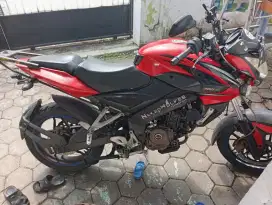 BAJAJ PULSAR NS200