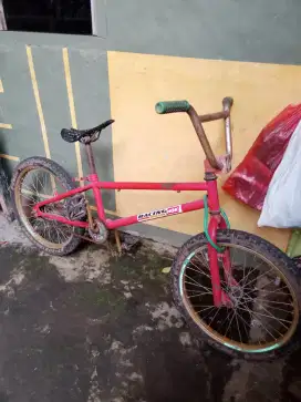 sepeda  BMX ukuran  20
