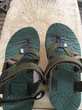 Sendal gunung Rei bekas
