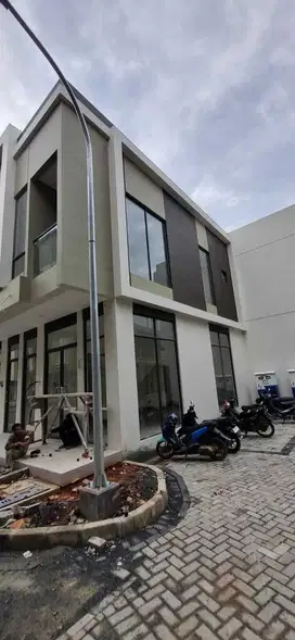 Ruko Tipe Hoek di CBD Gading Serpong Dekat Sekolah Verona Junction
