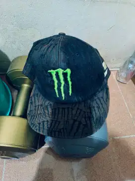 Topi Monster Energy bukan new era