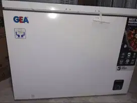 Freezer GEA AB-318-R – Freezer Box 318 Liter | Hemat Listrik