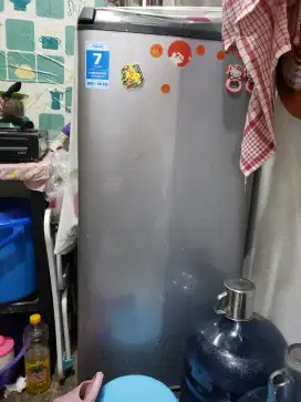 dijual cepat kulkas 1pintu aqua