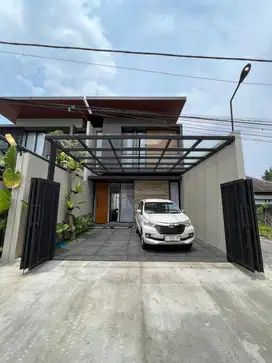 RUMAH BARU MEWAH KONTEMPORER FULLY FURNISHED 2 LANTAI DEKAT JOGJABAY