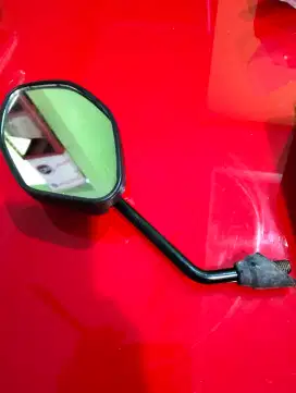 Kaca spion beat sebelah kanan