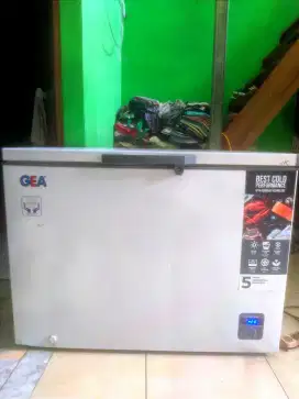 dijual cepat freezer box