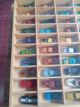 Box koleksi mobilan hotwheel