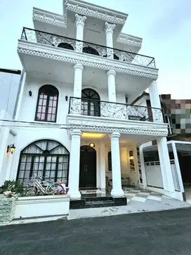 Rumah Mewah Kolam Renang di Antapani Kota Bandung