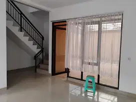 Disewakan Rumah Langka & Murah Buah Batu Square Dekat Mall