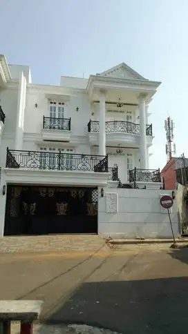 DIJUAL RUMAH BRANDNEW SIAP HUNI JL. BERLIAN CILANDAK JAKSEL.