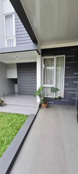 Disewakan Rumah 2Lt Rapih Siap Huni