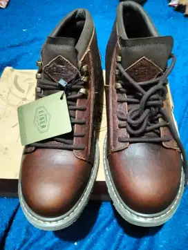 Sepatu eiger baru