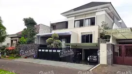 Rumah Mewah full furnished  di Istana  Dieng