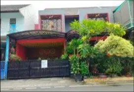 Rumah Pinggir Jalan Depan Fasum Sangat Dekat LRT