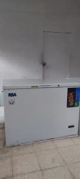 Freezer RSA 318 liter 95% seperti baru, masih ada garansi