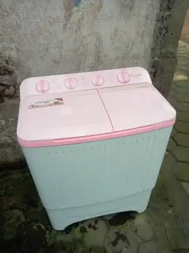 Mesin cuci Polytron pemakaian 1 th nan masih seperti baru