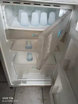 Di jual cepat kulkas 1 pintu buat di kost