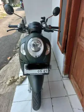 Scoopy hijau 2024