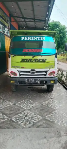 Dump Truck HINO