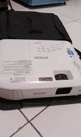 PROYEKTOR EPSON  EB-E500