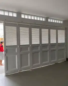 pintu garasi handerson minimalis