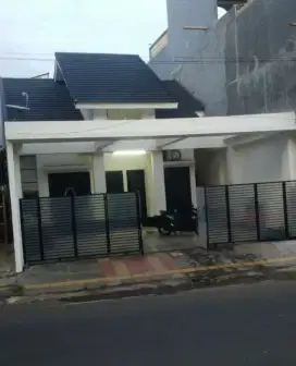 DI JUAL RUMAH PINGGIR JALAN RAYA COCOK UNTUK USAHA