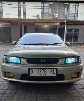 Mazda Familia tahun 2000