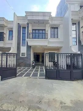 Rumah Mewah 2 Lantai Siap Huni
