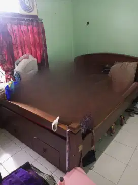 Tempat tidur jati