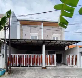 DIJUAL RUMAH BARU 2 LANTAI DI RUNGKUT ASRI ROW 3 MOBIL DEKAT MERR