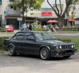 BMW 318i E30 Th.1990 istimewa