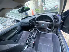 BMW 320i 1995 Bensin