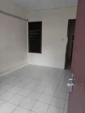 RUMAH DIKONTRAKAN 1 KAMAR AC HARGA  SDH DGN LISTRIK AIR  PONDOK PINANG