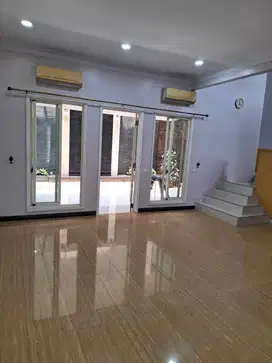 Dijual Rumah rapi dan Siap Huni Saphire PHG Gading serpong