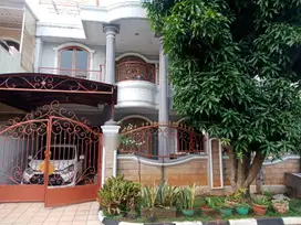 Dijual rumah 2,5 lantai di Modernland. Tangerang