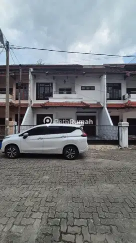 Disewakan villa inti kota daerah polonia