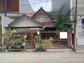 NL354- Murah !! Dijual Cepat !! Rumah Siap Huni 6x17 di Kelapa Gading
