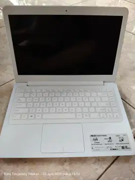 Laptop Asus E402y