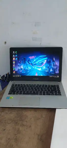 dijual laptop Intel Core I7-4710HQ 8GB Hardis 500GB VGA
