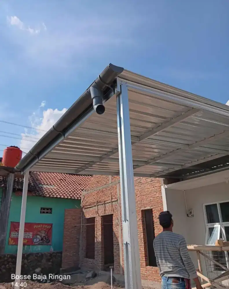 Kanopi Baja ringan terpasang