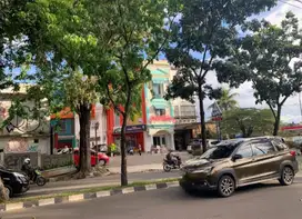 Ruko 3 Lantai Lokasi Strategis & Akses Mudah Turun 1M di