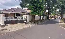 Dijual Tanah dengan Rumah Tua di Lebak Bulus, Jakarta Selatan.
