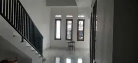 Disewakan Rumah baru 2 lt Minimalis Akses 1 Mobil di Sarijadi