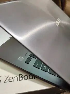 Laptop ASUS ZENBOOK 13 UX 331 UN