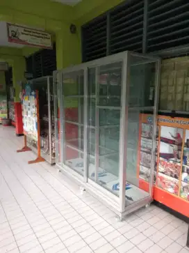 Lemari piala kaca ukuran 200cm x 60cm x 200cm