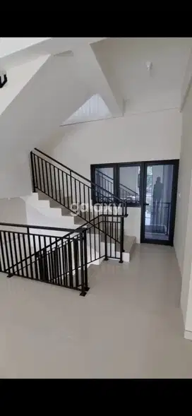 RUKO RAYA MERR EASTON 4 LANTAI SURABAYA TIMUR