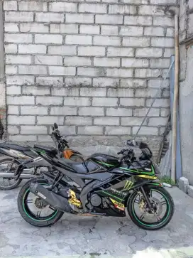 Yamaha R15 v2 tahun 2015