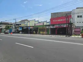 Toko Strategis di Jalan Ahmad Yani Dekat Masjid Raya Sheikh Zayed Solo